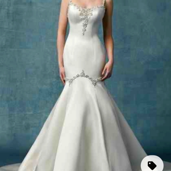 New Maggie Sottero Wedding Dress being stored at bridal store until sold - Picture 4 of 4